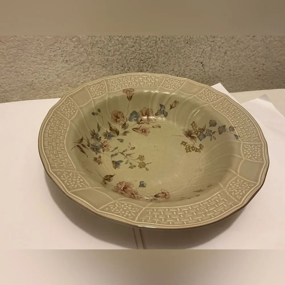 Mikasa Silver Mist Bella Maria D7001 large vegetable bowl Pink Blue Floral Bowl